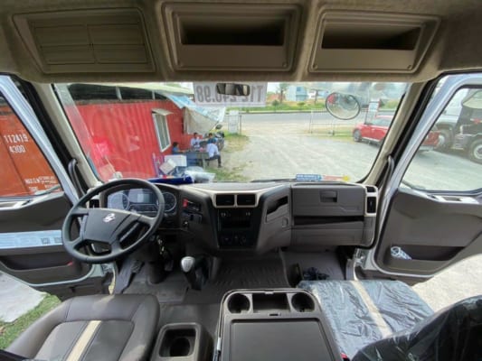 Chenglong M3 170Hp 9.8 Tấn Thùng Mui Bạt 7m4  2024