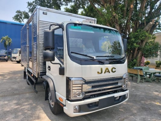 XE TẢI JAC N200S E5 1.990KG THÙNG BẠT ĐỜI 2025