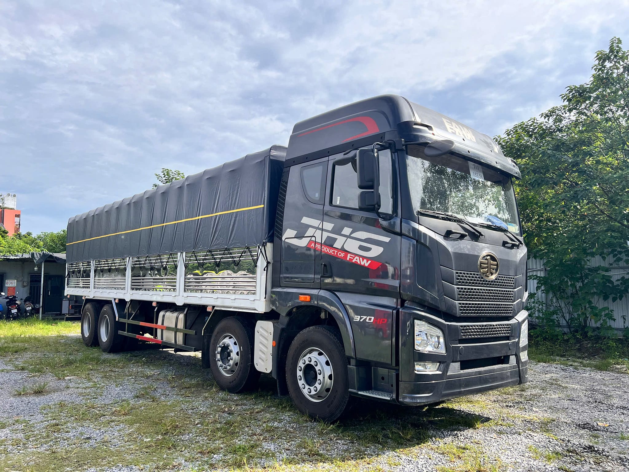 XE TẢI FAW 4 CHÂN 17.9 TẤN JH6 370HP