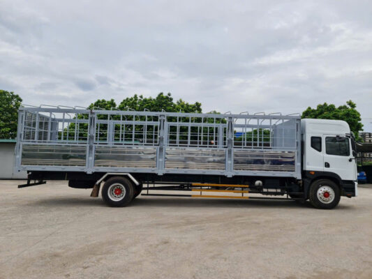 Xe tải thùng Dongfeng D12, tải 8,25t thùng dài 9.6m máy Cumin 5,9L