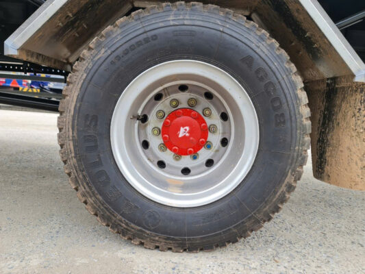 Xe tải thùng Dongfeng D12, tải 8,25t thùng dài 9.6m máy Cumin 5,9L