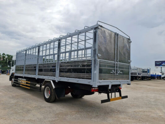 Xe tải thùng Dongfeng D12, tải 8,25t thùng dài 9.6m máy Cumin 5,9L