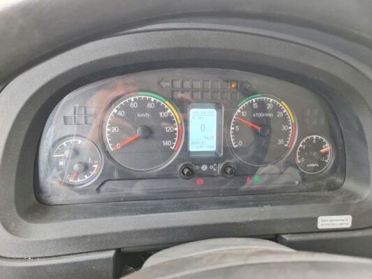 Xe tải thùng Dongfeng D12, tải 8,25t thùng dài 9.6m máy Cumin 5,9L