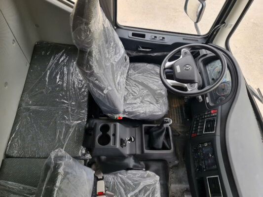 Xe tải thùng Dongfeng D12, tải 8,25t thùng dài 9.6m máy Cumin 5,9L