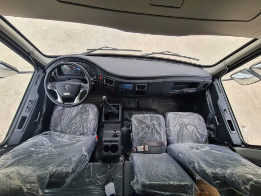 Xe tải thùng Dongfeng D12, tải 8,25t thùng dài 9.6m máy Cumin 5,9L