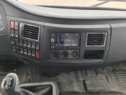 Xe tải thùng Dongfeng D12, tải 8,25t thùng dài 9.6m máy Cumin 5,9L